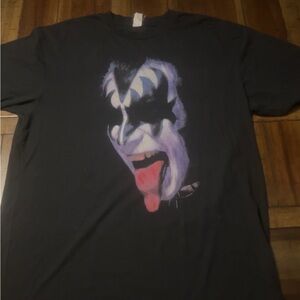 Kiss Black Graphic Tee with Bold Design